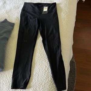 Women’s Under Armour compression high rise ankle leggings, black, size M, new